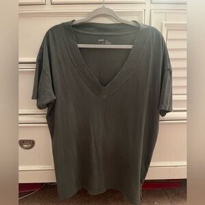 aerie v-neck top!